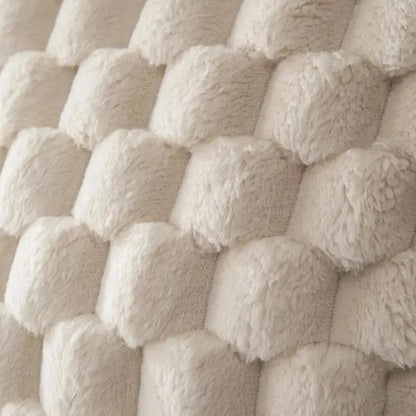Blanc Prestige – Soft Touch Pillowcase with Pineapple & Turtle Grid Pattern